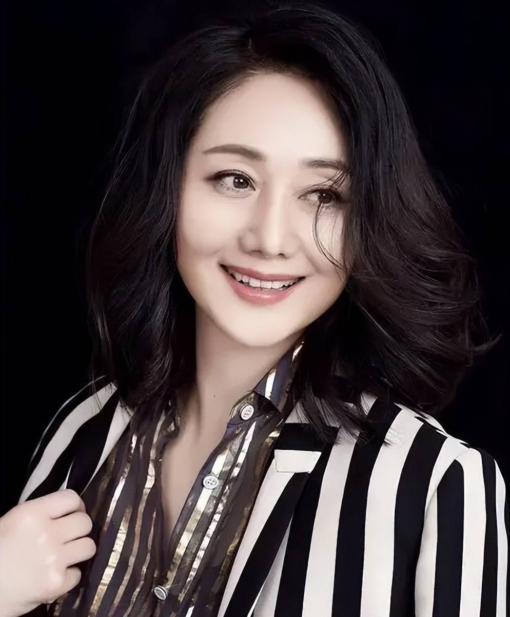 中年女星的颜值杀手是发福,曾经艳压群芳的美人,现在成胖大婶