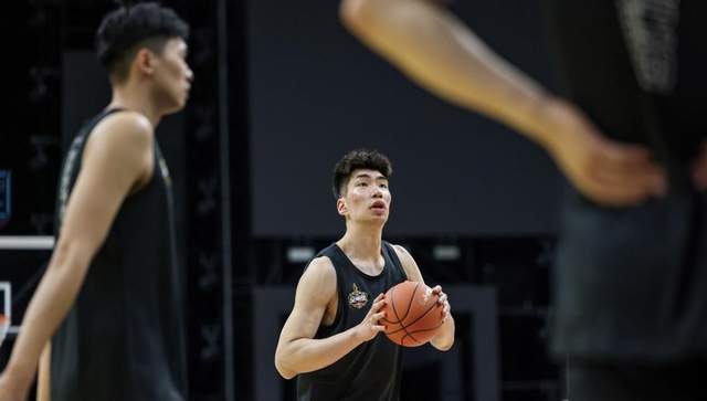 国产小姚明！2米26浙江中锋单场狂砍25+24，命中罚球绝平大心脏