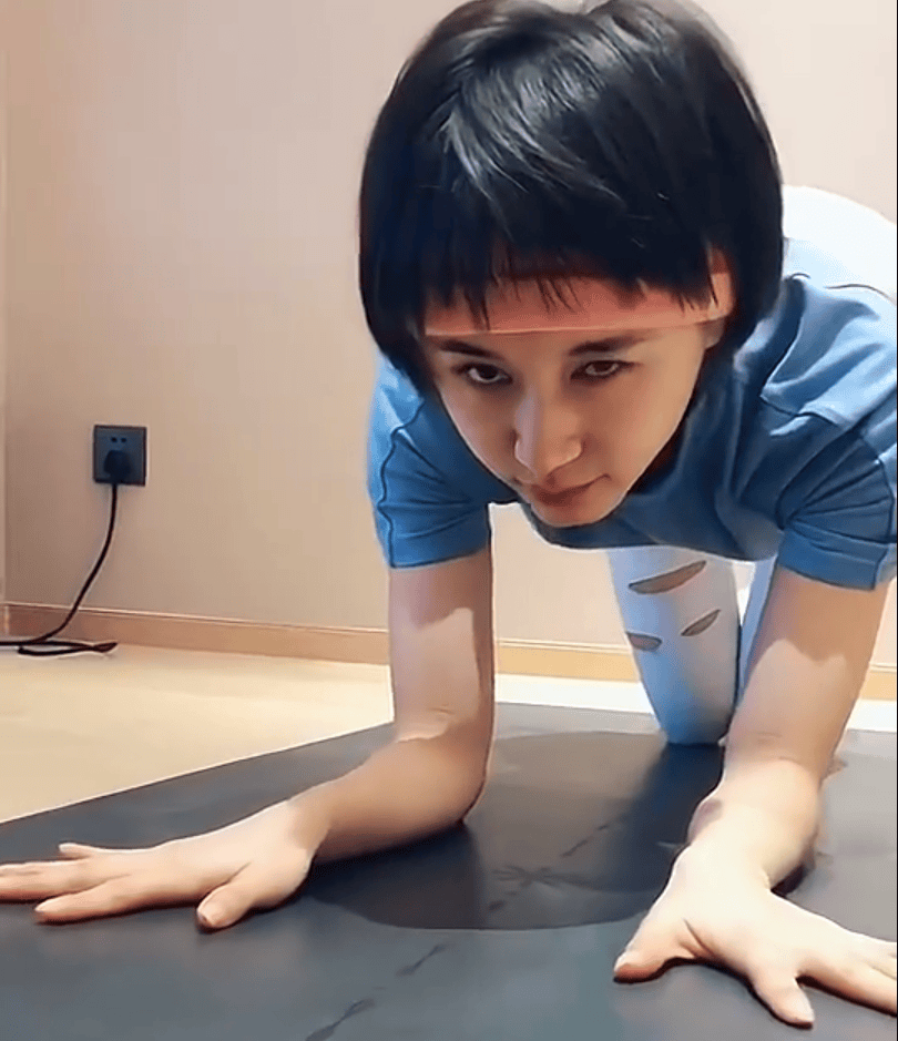 原创38岁王子文瑜伽八年身体柔软如少女换是我骨头都要叫出声