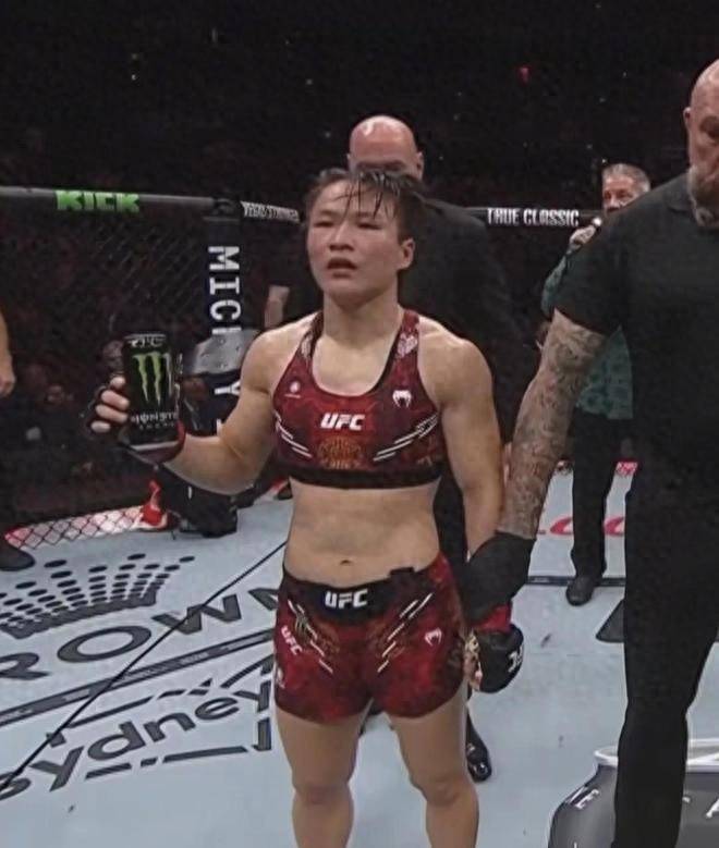 张伟丽UFC卫冕成功：从河北女孩到格斗女王的传奇之路