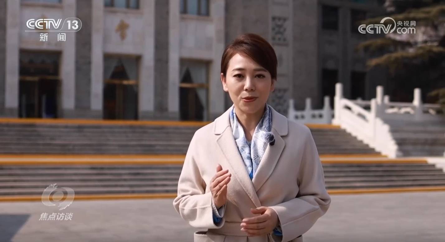 劳春燕:走出演播室,《焦点访谈》开播31年来首次出现户外版主持
