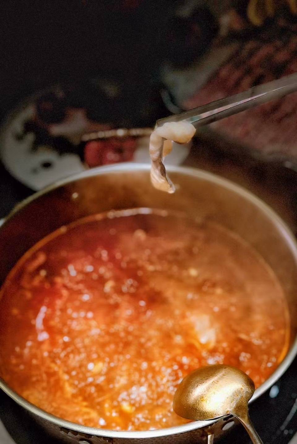 与恐龙同时代的鸭嘴鱼，配上贵州酸汤火锅，简直绝了！（鸭嘴鱼的多种做法大全窍门）