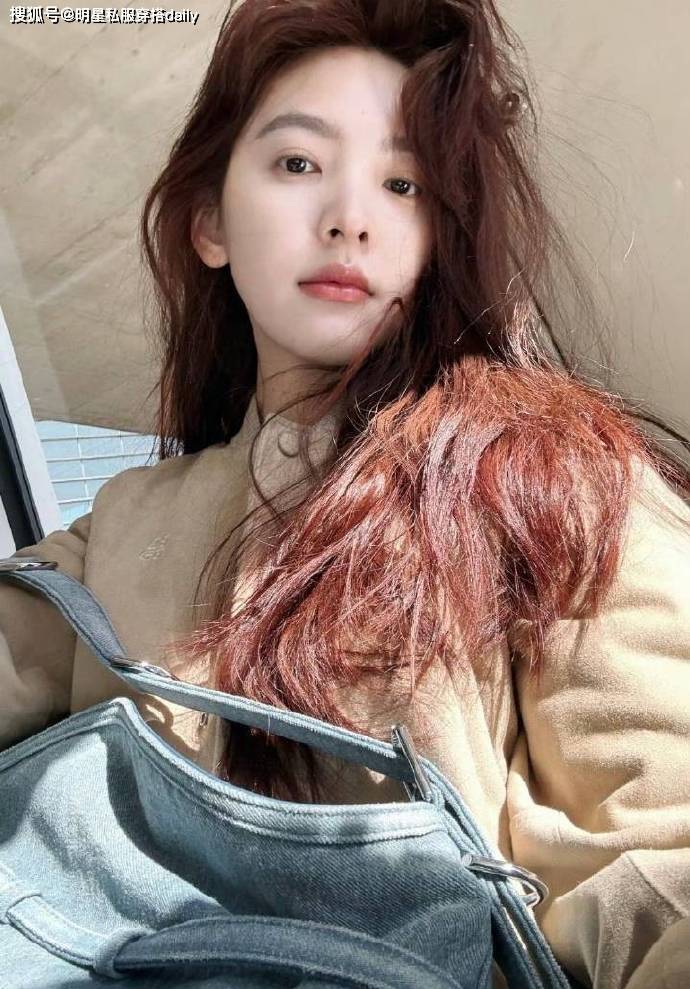 章若楠换了新发色更美了！连换3套春装，轻松穿出春日女神范儿！_时尚_棕黄色_黑色