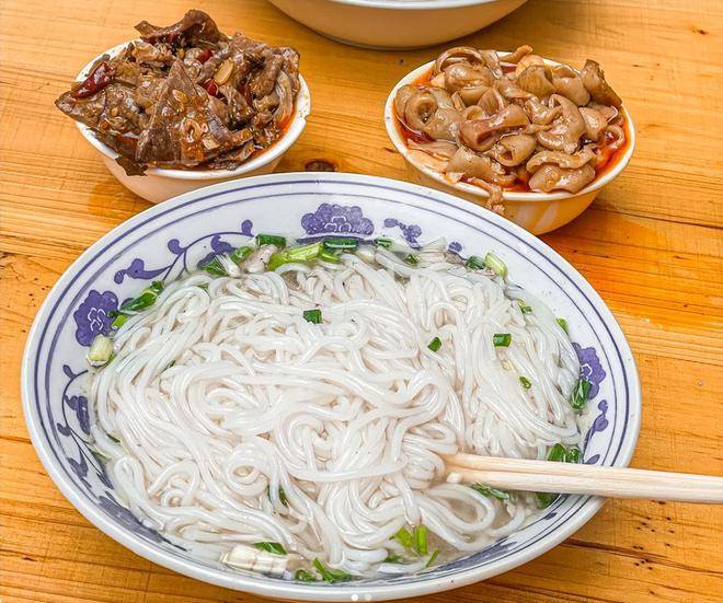抚州泡粉:一口爽滑,品尽赣东古城的鲜香记忆