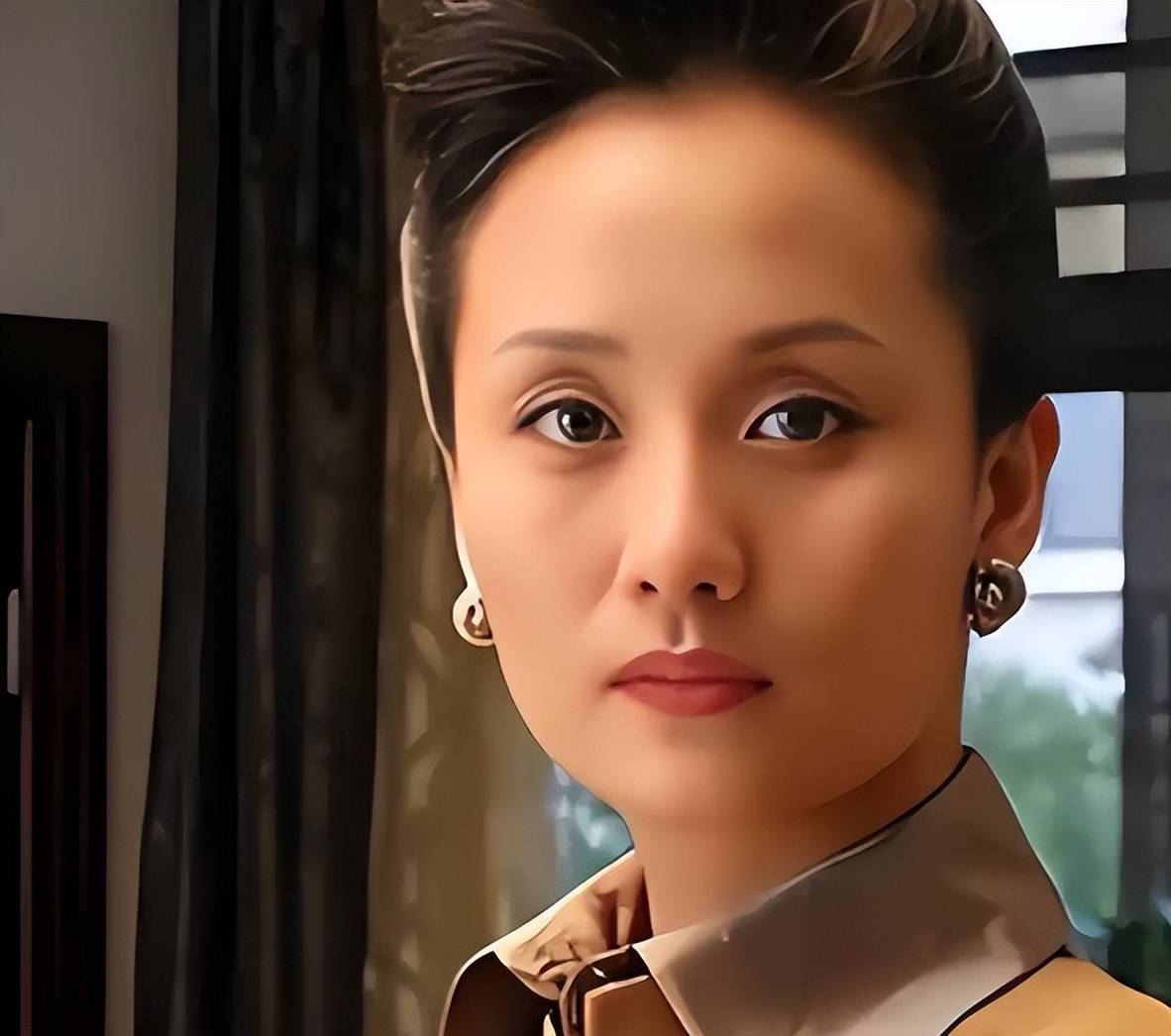 "儿子"是当红明星,"女儿"是奥运冠军,56岁的她才是人生赢家