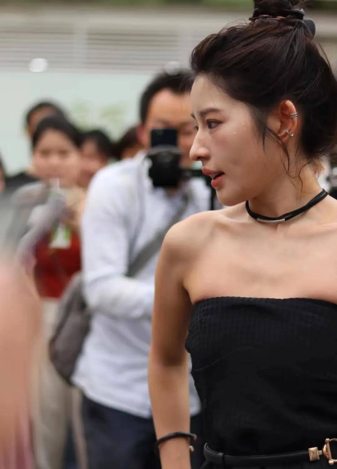 网红阿梓镜头下的绝美瞬间轻松解锁颜值天花板