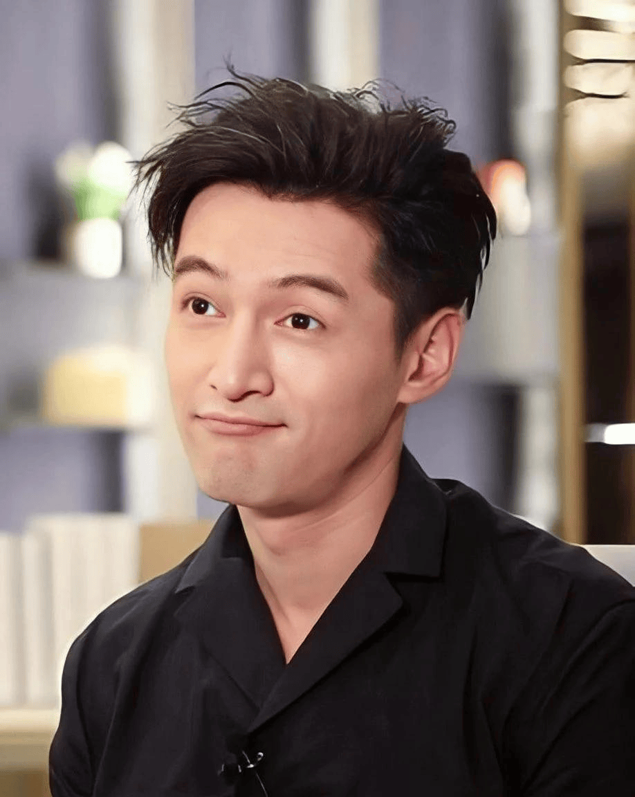 42岁胡歌这么多白头发了吗?头发白没事,只要不秃就依旧帅气!