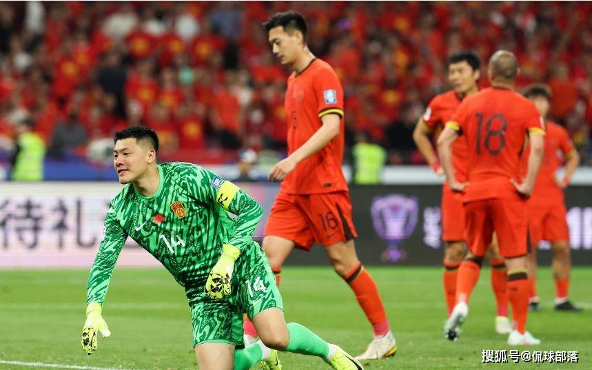 0 - 2！国足世预赛再遇挫折，出线希望渺茫！，国足主场落败，出线之路荆棘满布！