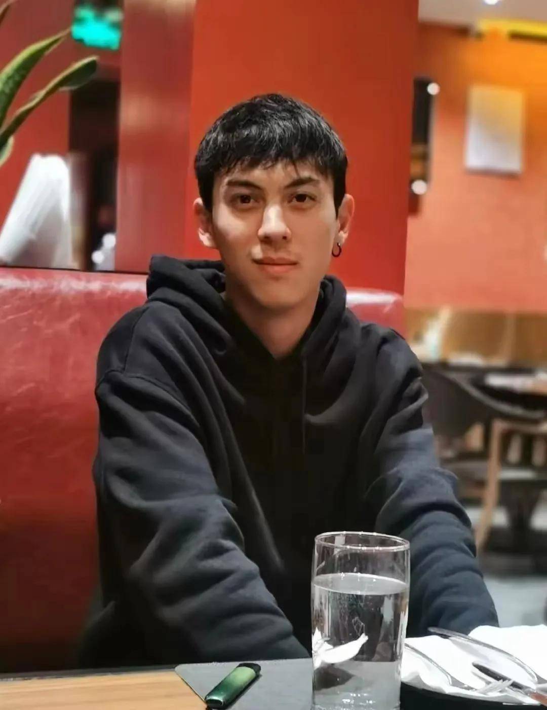 原创李玲玉离婚后嫁国外丈夫婚后生一子儿子一米九高大帅气