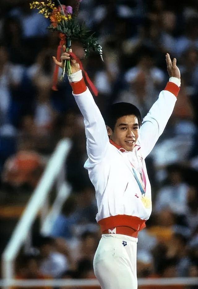 孙颖莎李宁合照,两位都有一个共同的身份,注意两个人的耳朵了吗