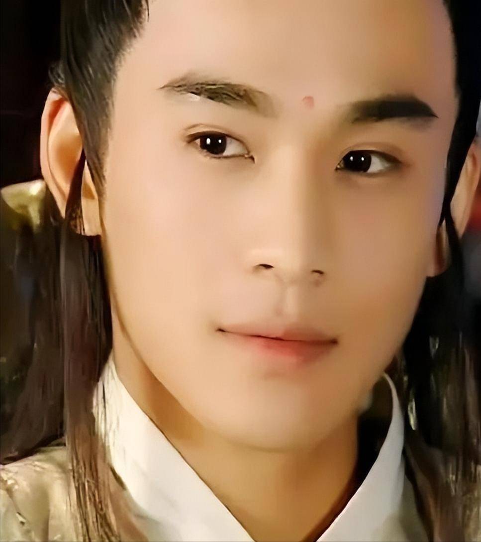 8位"丑不自知"的男星,总扮演"绝世美男",简直是灾难现场