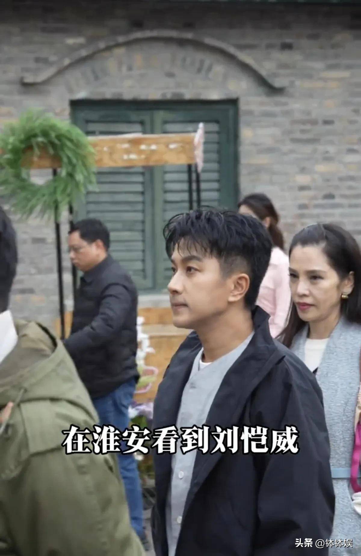 从千山暮雪到雷雨，刘恺威的演艺新征程，51岁刘恺威转型话剧演员，淮安之行引关注！