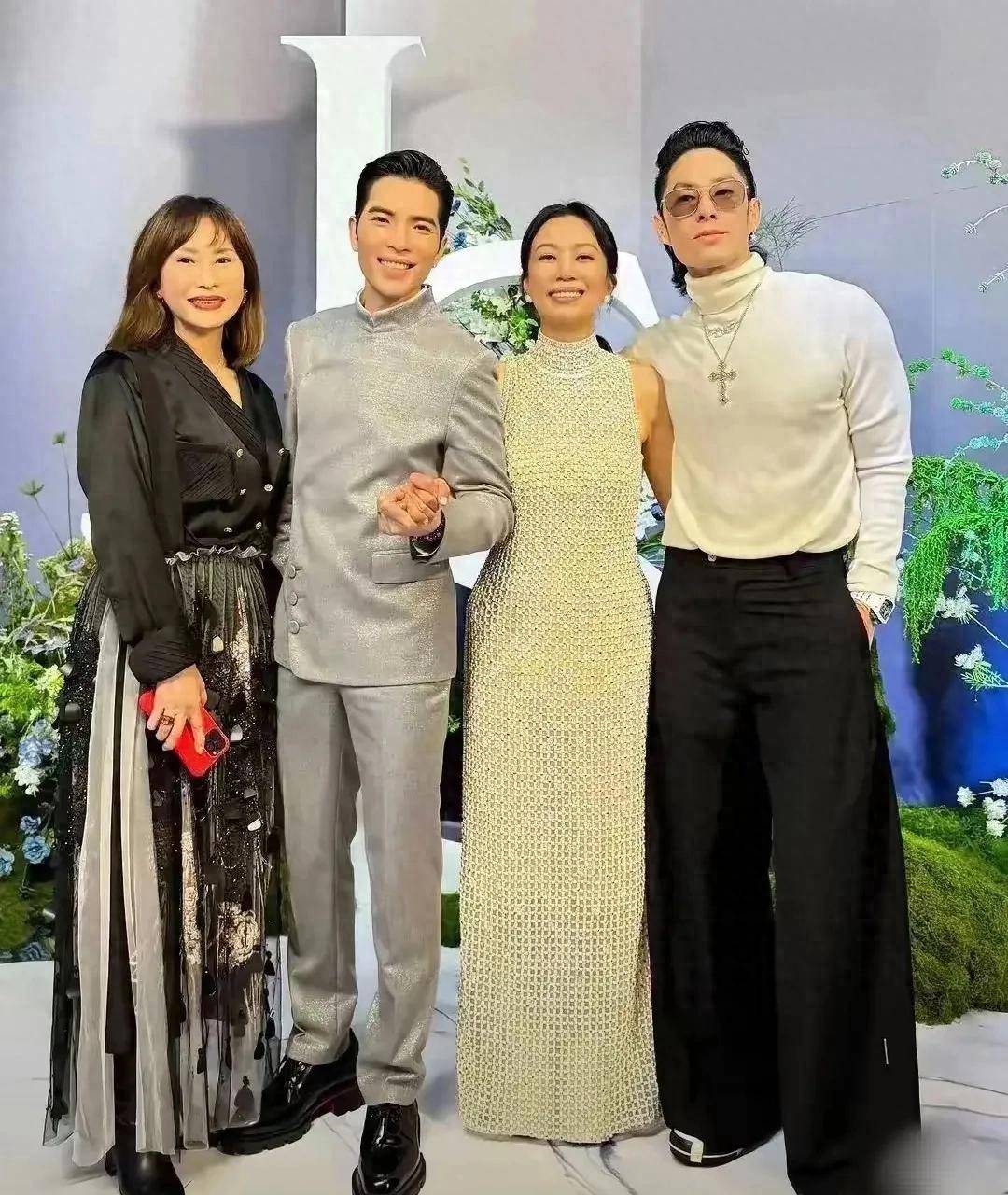 47岁吴建豪为母亲庆祝70岁大寿场面隆重歌手李玖哲罕见亮相