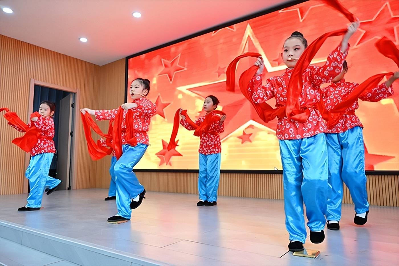 盂县第三实验小学举办红色情景剧表演活动