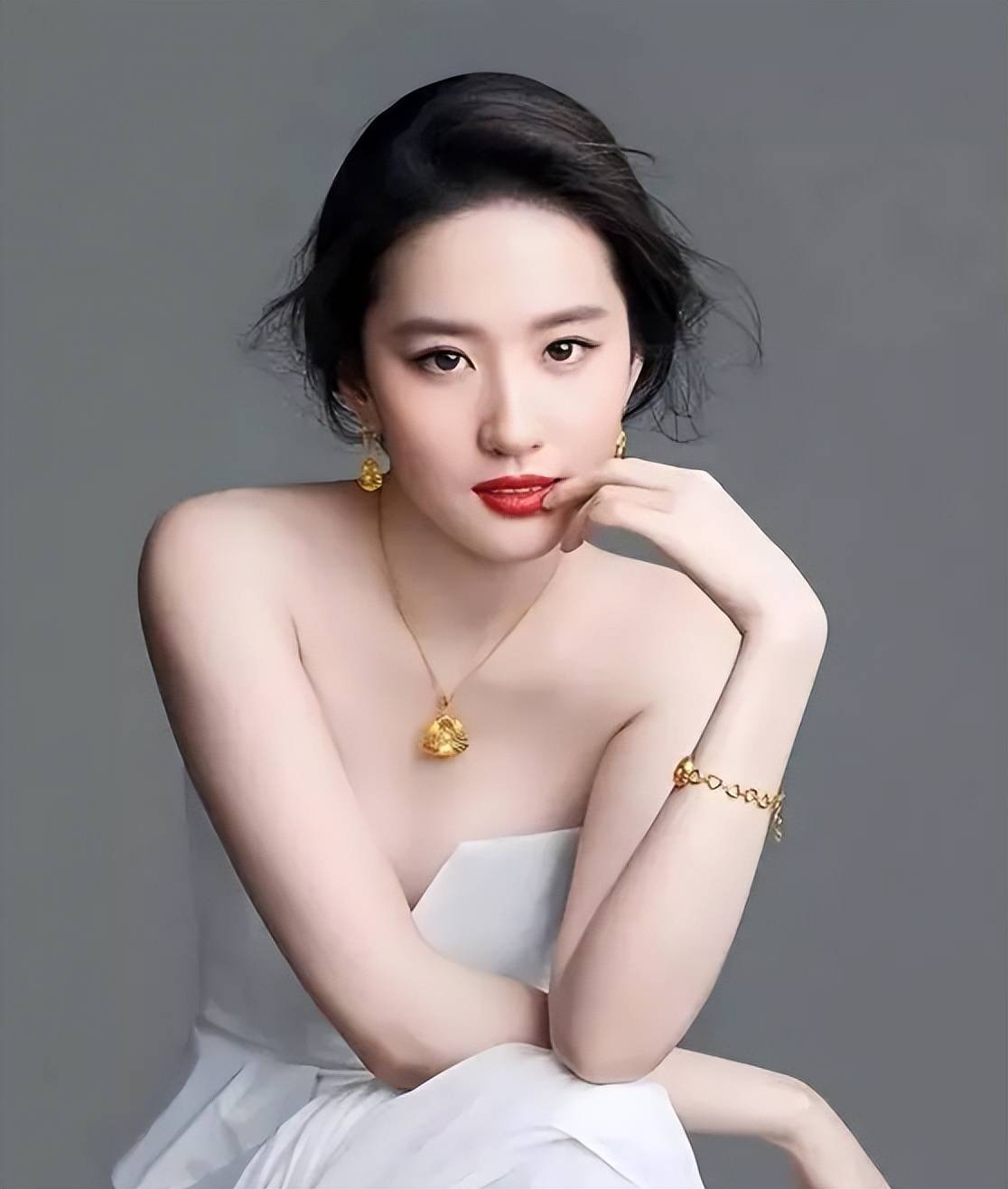 网友_女明星_刘材亦