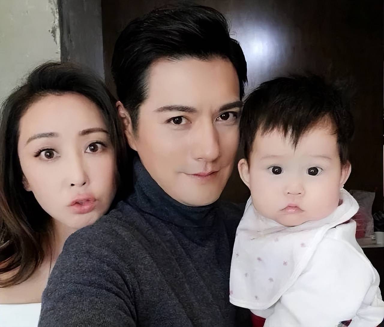 严屹宽不红竟是因为老婆?杜若溪被嘲又老又丑,耽误了丈夫的事业