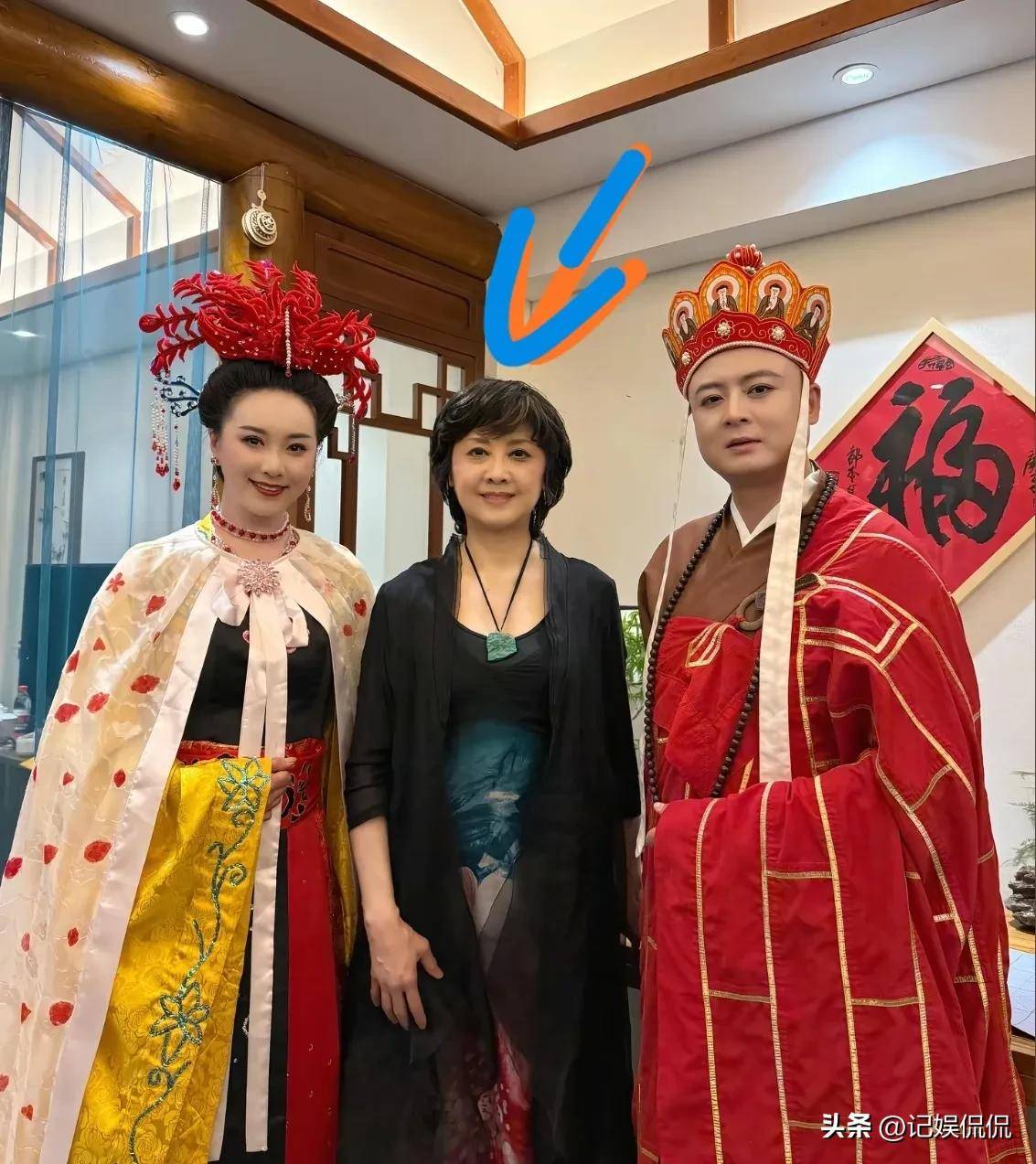 洛阳旅游当地领导陪同没生孩子的她好年轻