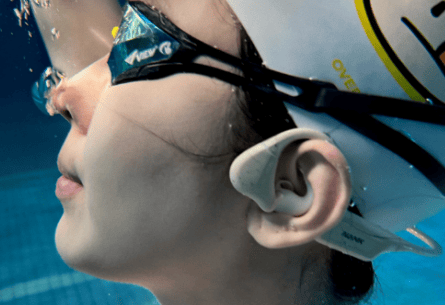 游泳耳机入耳式好,还是骨传导好?最好的游泳耳机推荐品牌全解析