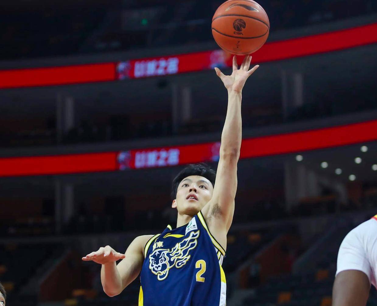 本土双枪！徐杰胡明轩合砍45+16 广东后场无需外援