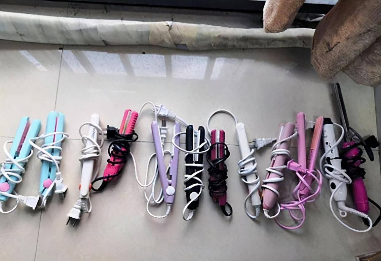 大学女生宿舍"违禁品"走红,种类稀奇古怪,辅导员:真"会玩"