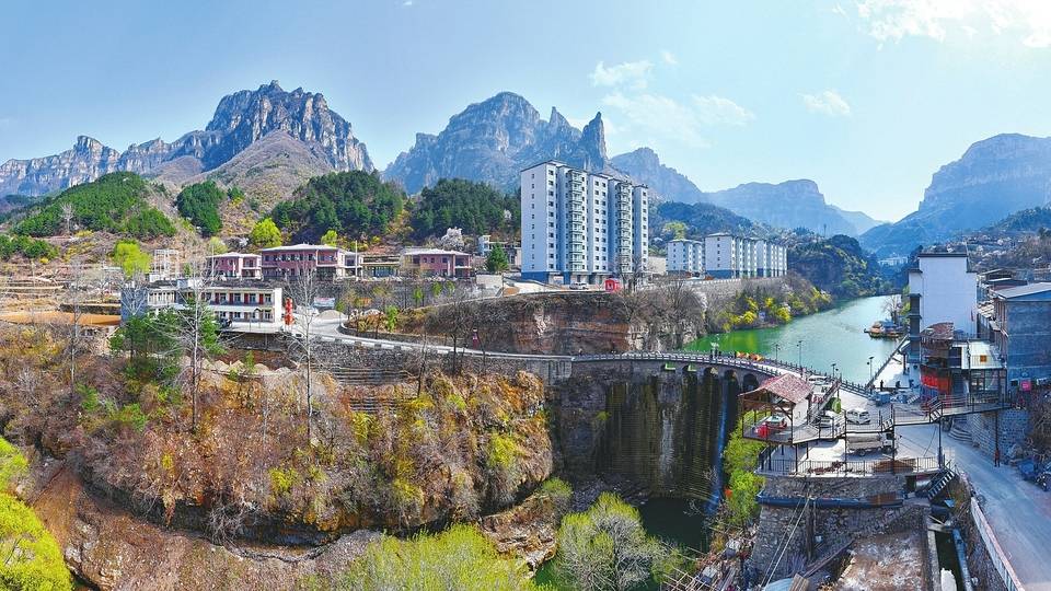 平顺县井底村山花烂漫 春意盎然