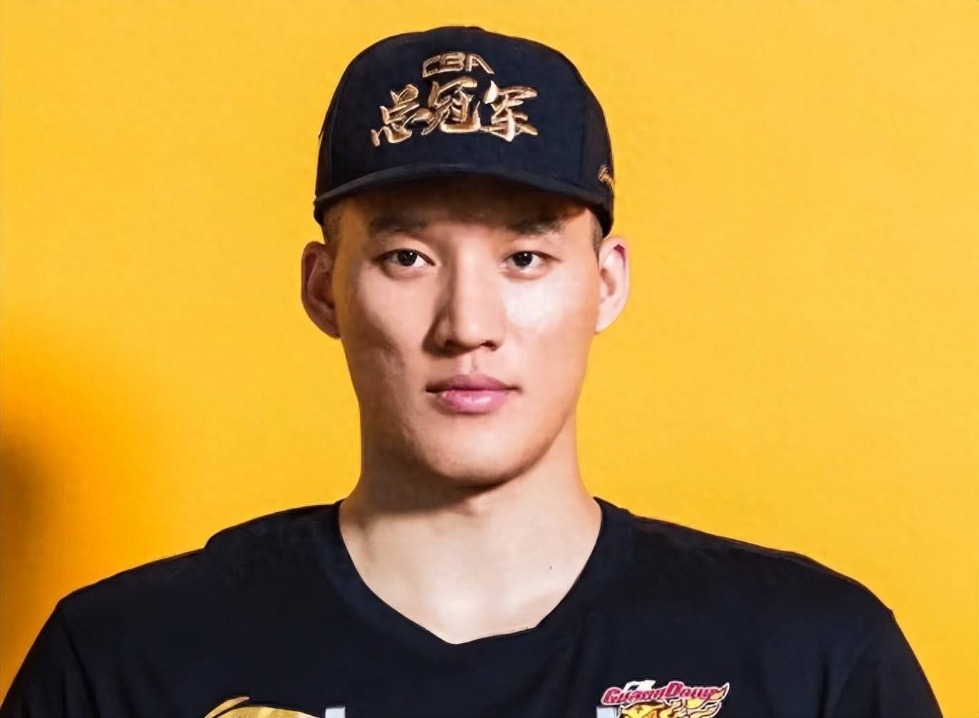 合同到期,曾繁日下家3选1,同曦冷门,或重回广东宏远