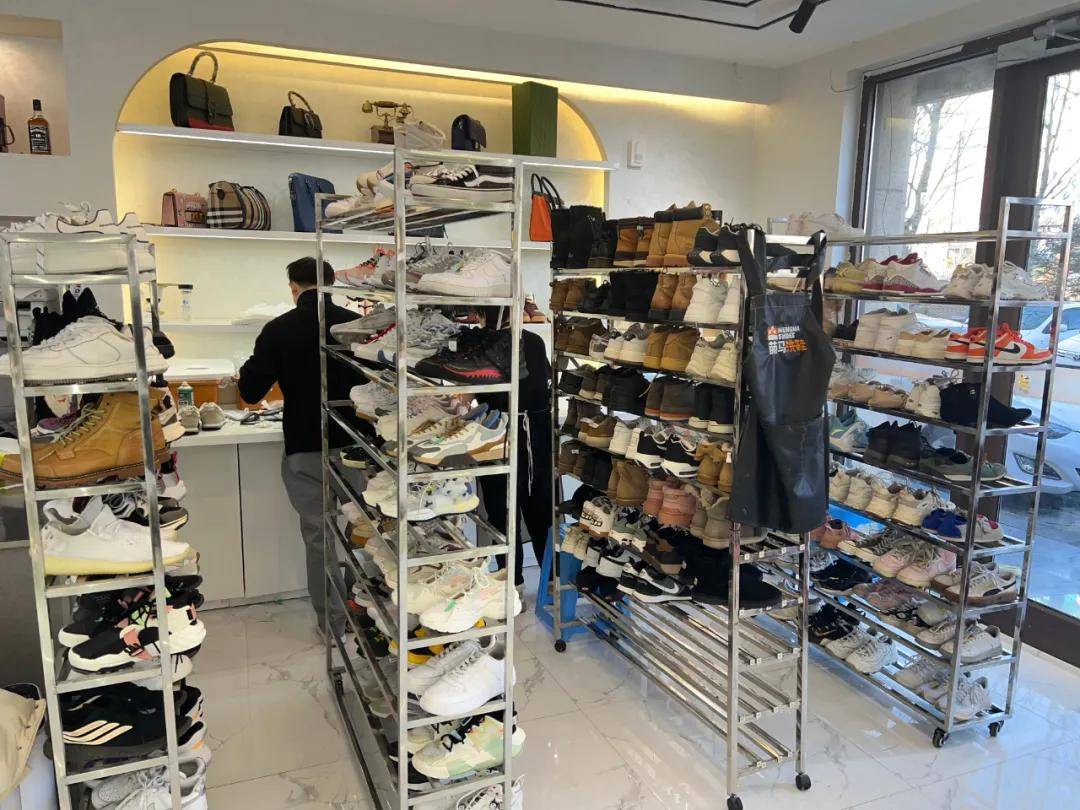 长沙干洗店怎么选？从羽绒服清洗到皮具保养，一篇讲清本地洗护门道