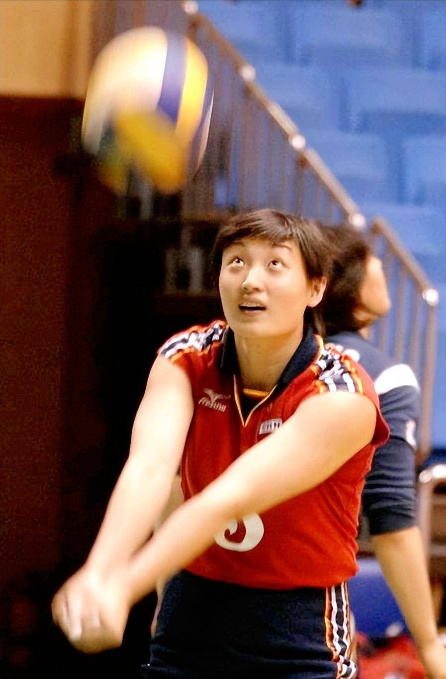 原创杨昊出任中国女排教练上热搜她45岁还未做妈妈