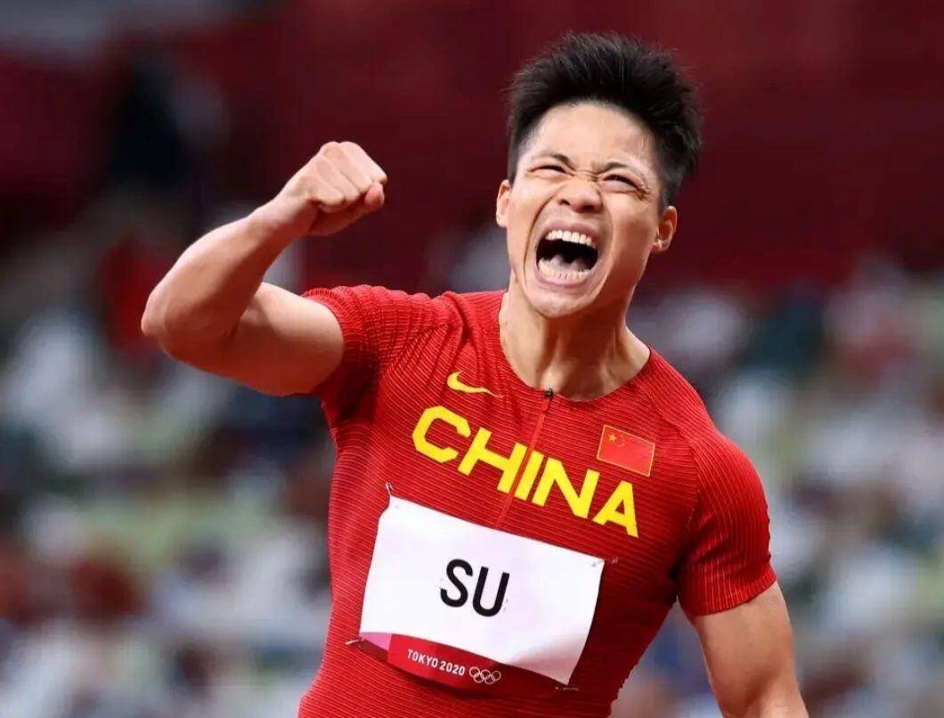 苏炳添官宣三胎亚洲飞人赛场外变身超级奶爸与妻子甜度爆表