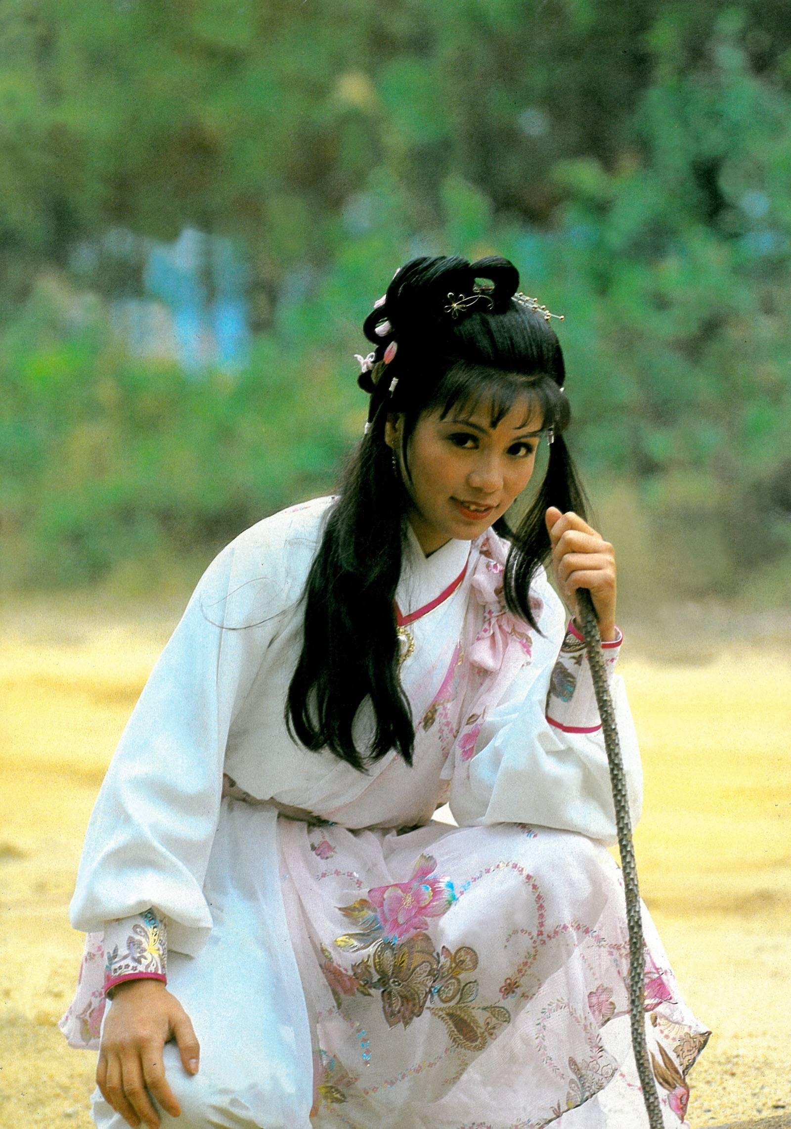 从私生女到全民女神,26岁香消玉殒翁美玲,她的一生比剧情更坎坷