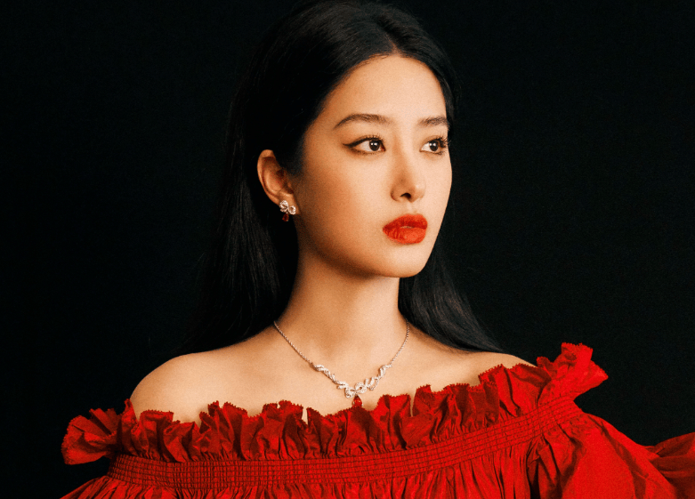 原创            杨采钰被曝怀孕，关注点却还在刘亦菲及其干爹陈金飞，作品被无视