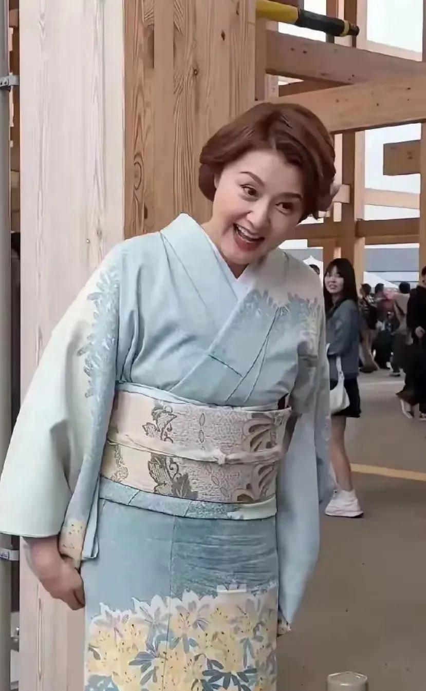 网友日本大阪世博会偶遇郭富城前女友藤原纪香,撞脸"谢大脚"