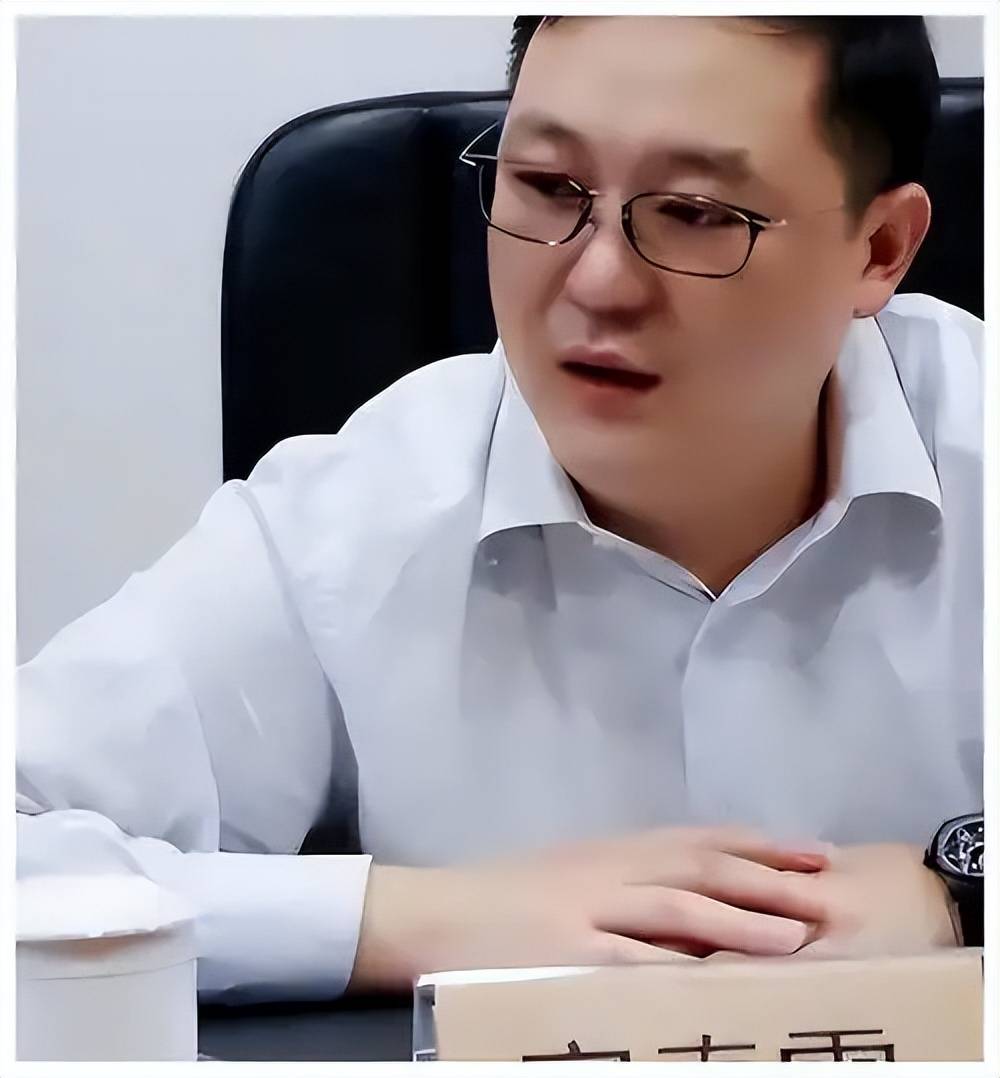 央视主持人董卿:与丈夫密春雷育有一子