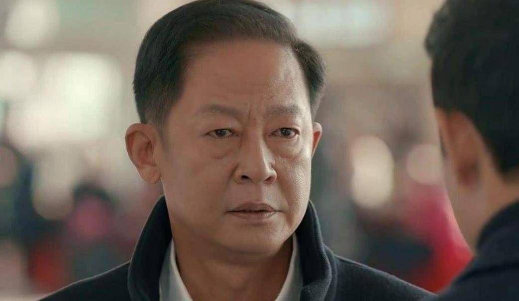 59岁王志文上海高尔夫球场挥杆，魅力不减当年