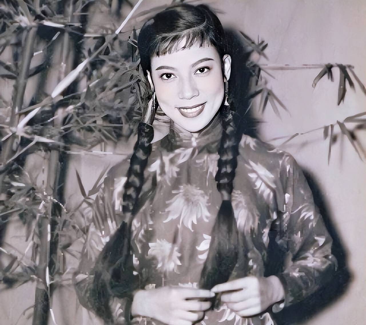 香港老戏骨罗兰:未婚未育,资产裸捐内地,活得坦荡自在