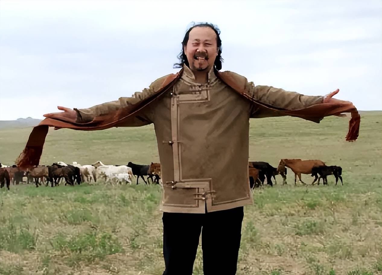 "草原歌手"腾格尔:喝酒败尽家产,妻离女逝,他如今后悔了吗?