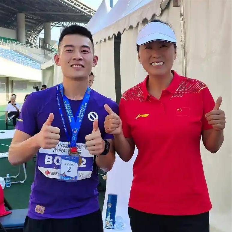 退休移居美国,三个孩子父亲不同,52岁王军霞现状揭秘