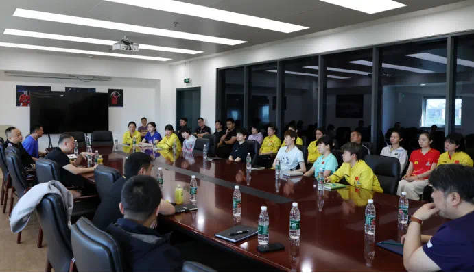 王励勤督训国乒备战多哈世乒赛，男单失冠后全力出击