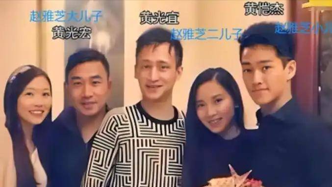 年近40啃老,星二代靠妈养,却贬低母亲是"家庭主妇"