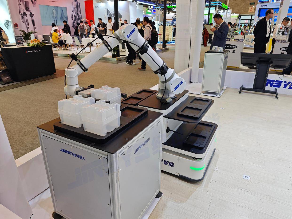 经世智能复合机器人:高精度,高柔性,解决cnc上下料难题