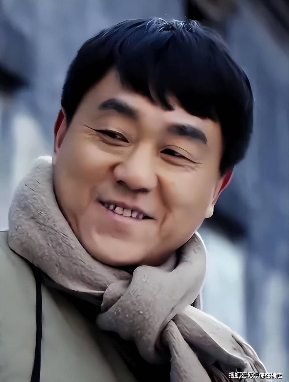 原来她是何冰妻子!结婚27年育有帅气儿子,21岁儿子已子承父业