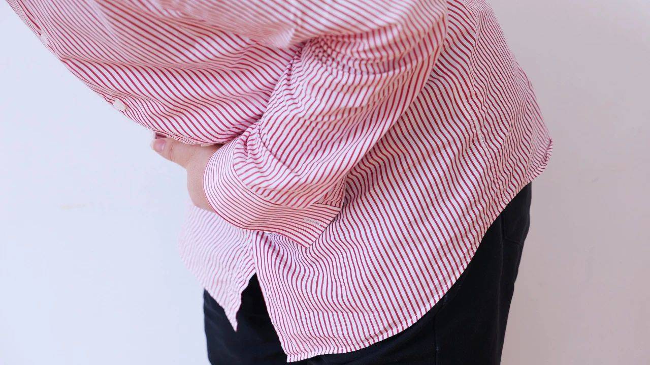 腹痛、便秘、血便，当心是大肠癌的前兆，大肠癌的3个阶段要分清