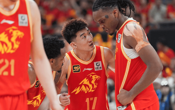 胡金秋全面压制周琦！｜球迷：他才是MVP｜未来内线一哥属杨瀚森？