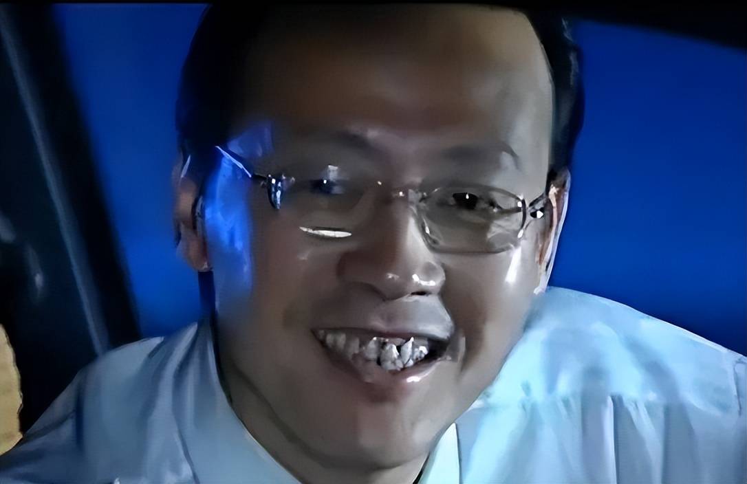 靠着演绎"老色批"走红,开创猥琐男新赛道,为何戏路越演越窄?