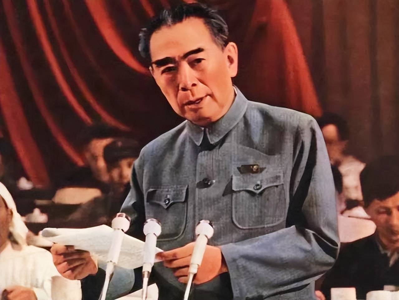1972年，Chen Yi去世。李·德尚（Li Desheng）在葬礼会