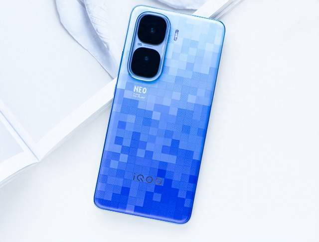 iQOO Neo10 Pro+手机发布：内置6800mAh电池！ 