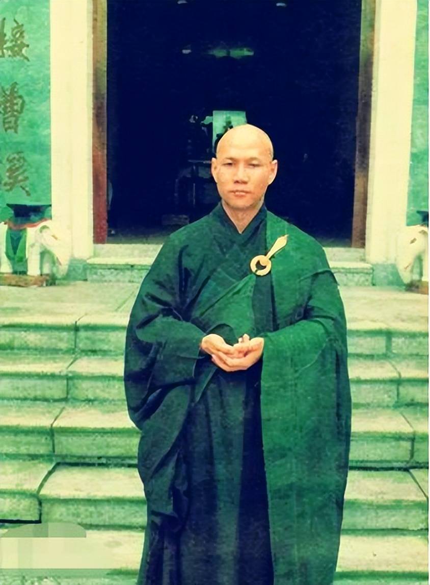 黄元申:绯闻破婚姻,41岁剃发出家,现居美国低调生活