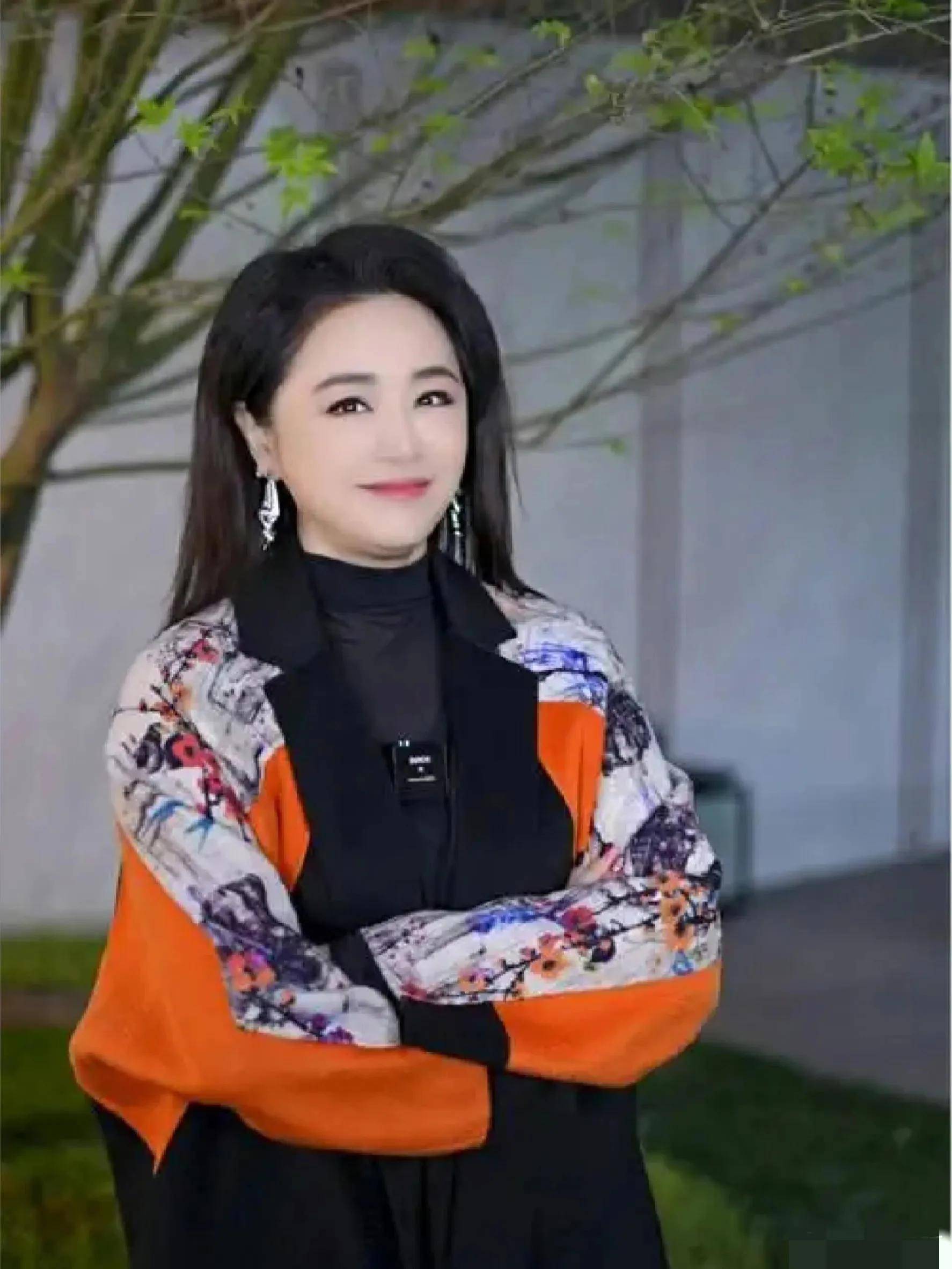 曹颖术后身上挂引流袋拼命直播14个小时销疯狂售4800万