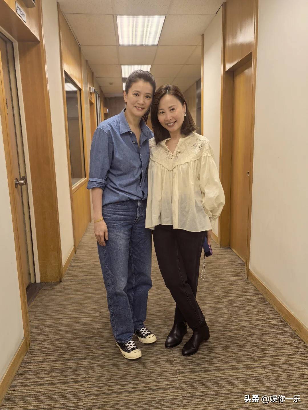 52岁袁咏仪晒多张老友合影,状态惊艳!与郑裕玲重聚引合作猜想