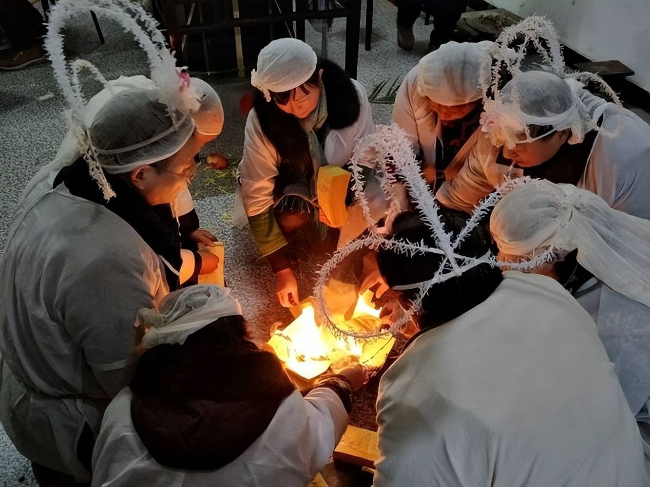 人去世后为何要烧纸?延续千年的习俗,当然不仅仅只是一种迷信